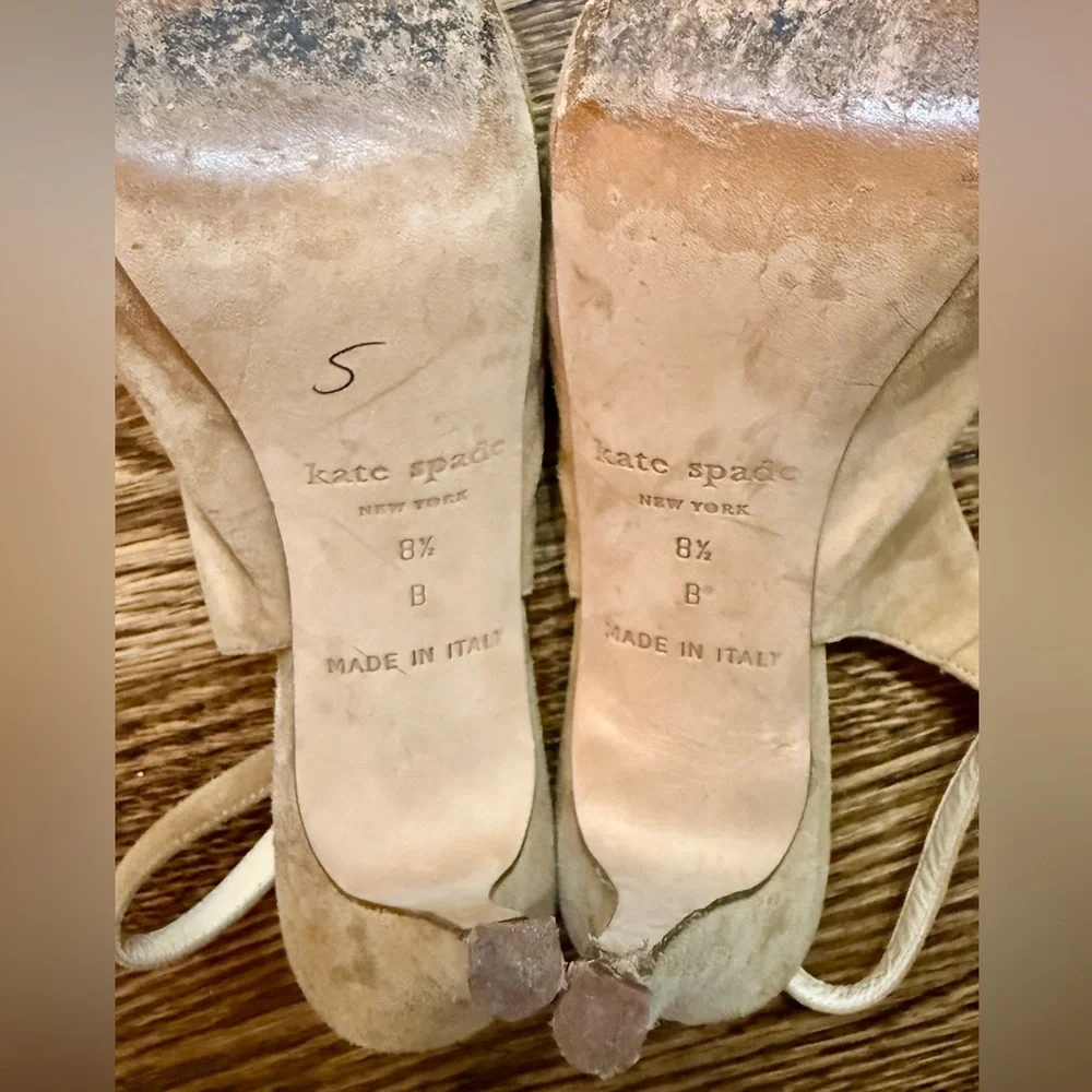 Kate Spade‎ Tan Heels with Gold Flower Accent